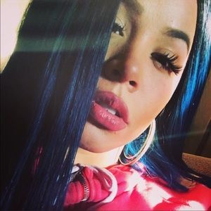 Meet your Posher, Jeannette